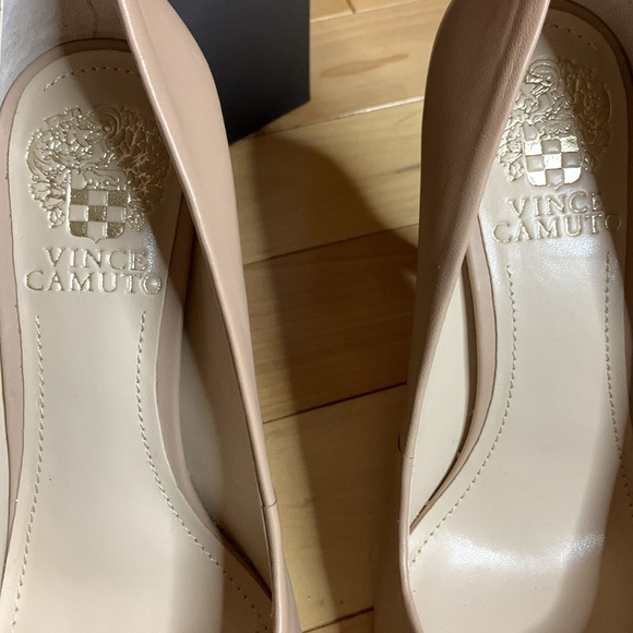 Vince Camuto heels - Picture 2 of 6